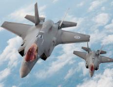 开云官网-跨界狂想，当恩比德在F1赛道带走鹈鹕，速度与高度的狂欢