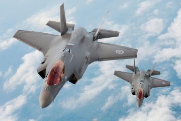 开云官网-跨界狂想，当恩比德在F1赛道带走鹈鹕，速度与高度的狂欢