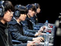 开云下载-IG横扫GEN，Caps拿下关键大龙成都决赛之夜3:1（成都）