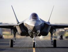 开云体育在线-美因茨正面挑战劲旅，拼尽全力奋勇争胜