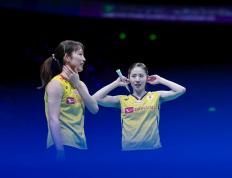 开云下载-羽毛球女双夺冠，默契合作摧枯拉朽