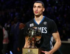 开云体育官网-拉梅洛·鲍尔力压群雄，在雄鹿对阵鹈鹕的焦点战中证明自己