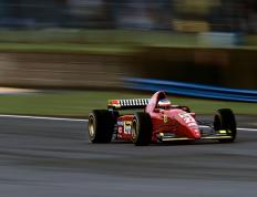 开云官网-英伦绿茵巅峰对决，东方巨龙震撼篮坛—现代体育的激情交响