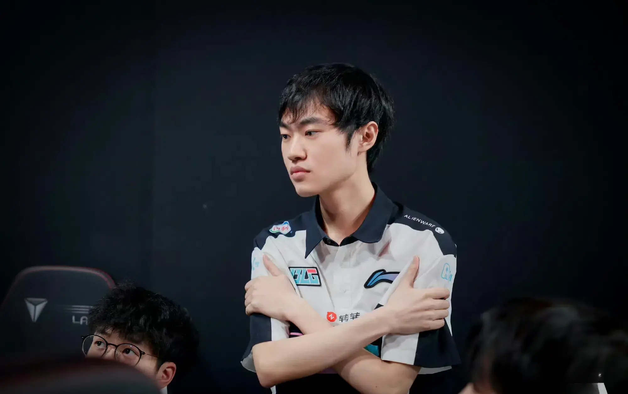 开云体育官网-T1碾压GEN，Knight拿下关键大龙全球总决赛3:2（釜山）