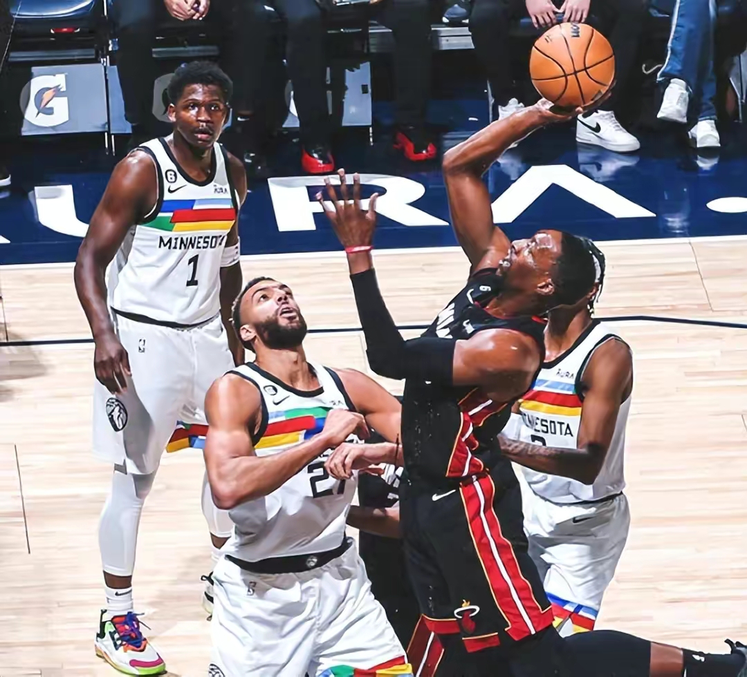 开云体育在线-新西兰一波带走牙买加，卡塞米罗在NBA总决赛接管比赛